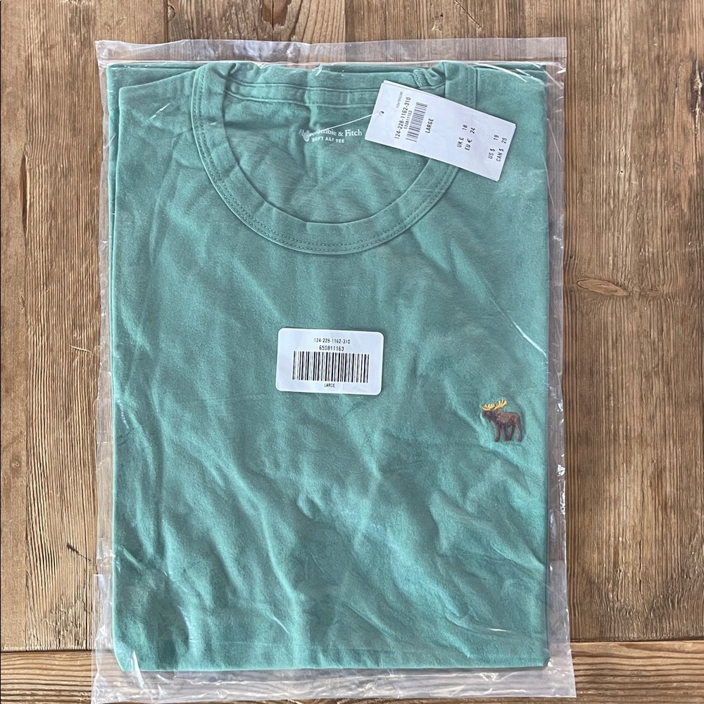 NEW Abercrombie T Shirt